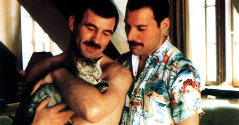 freddie mercury nude|26 Rare Pics Of Freddie Mercury And His Boyfriend From 1980s。